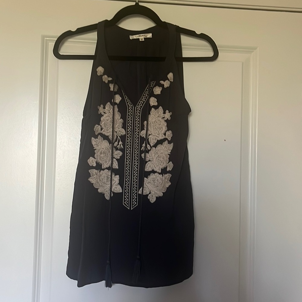Woman’s grey flower summer shirt. Size small. Brand Andree.